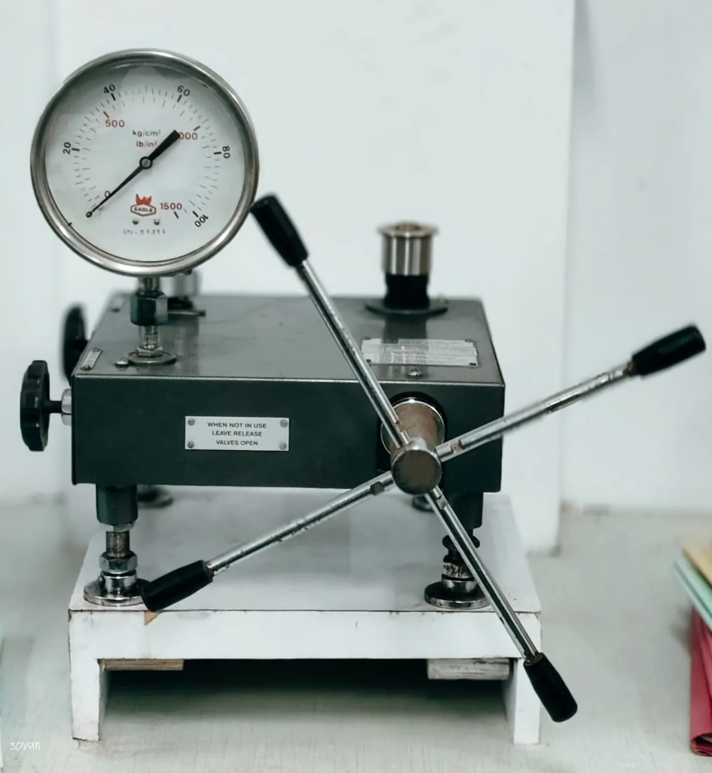 Dead Weight Tester